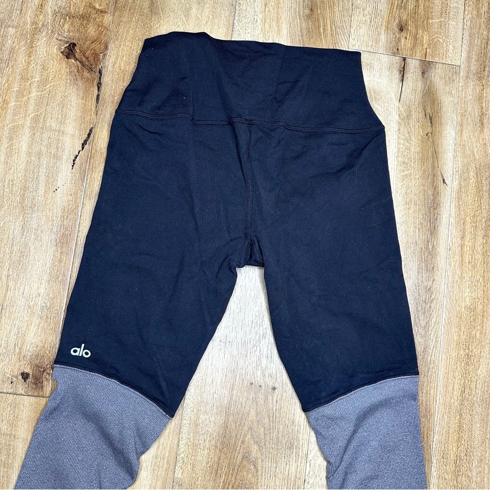 Alo Yoga Goddess Ribbed Ruched Leggings Gray & Black - Picture 9 of 14